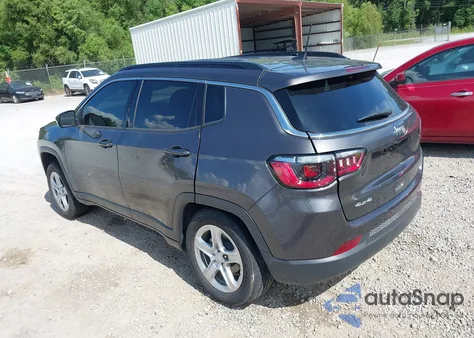2023 Jeep Compass Latitude 4X4 z USA, uszkodzony, nr VIN 3C4NJDBN5PT524440